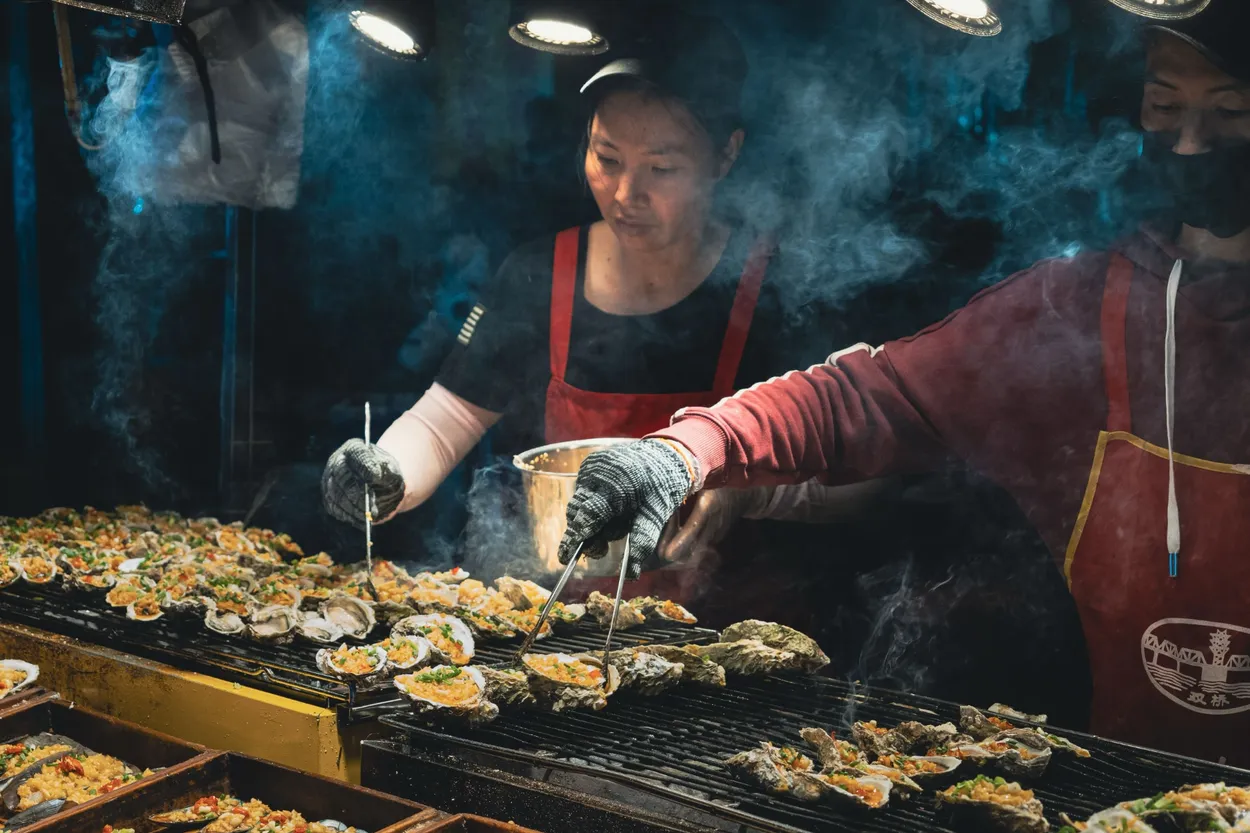 Cover for Où trouver les meilleurs omelettes aux huîtres (O-a-tsian) dans le Fujian, en Chine